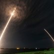 Dragon w drodze na stację, Falcon w drodze do domu — poinformowała SpaceX na Twitterze