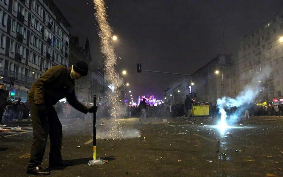 Polacy lubią fajerwerki. UOKiK ostrzega: uważaj co kupujesz