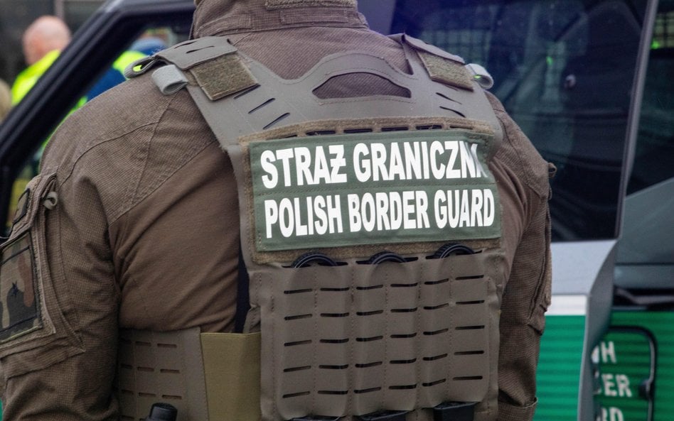 Funkcjonariusze z Placówki Straży Granicznej Warszawa-Modlin aresztowali pięć osób