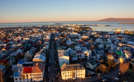 Björk walczy z przemysłową hodowlą łososia w Islandii.