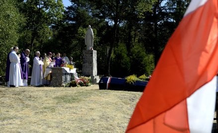 Pogrzeb 36 osób, których szczątki ekshumowano na terenie wyludnionej polskiej wsi Ostrówki na Ukrain