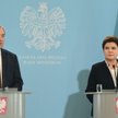 Premier Beata Szydło (P) i minister w KPRM Henryk Kowalczyk (L), podczas konferencji prasowej po pos
