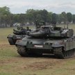 Czołgi K2 Black Panther podczas święta 16. Dywizji Zmechanizowanej na Polach Grunwaldu w Stębarku