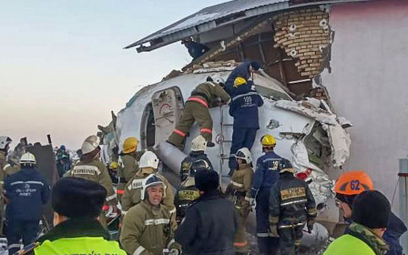 Kazachstan: Samolot wystartował i uderzył w budynek. Są ofiary