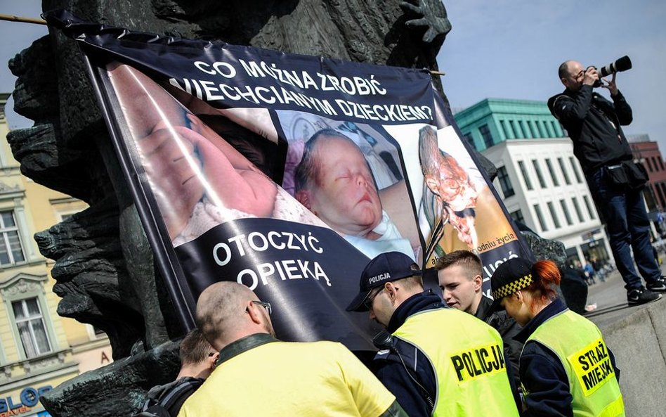 Bydgoszcz, manifestacja zwolenników zaostrzenia ustawy aborcyjnej