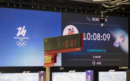 Tablica informacyjna na torze.