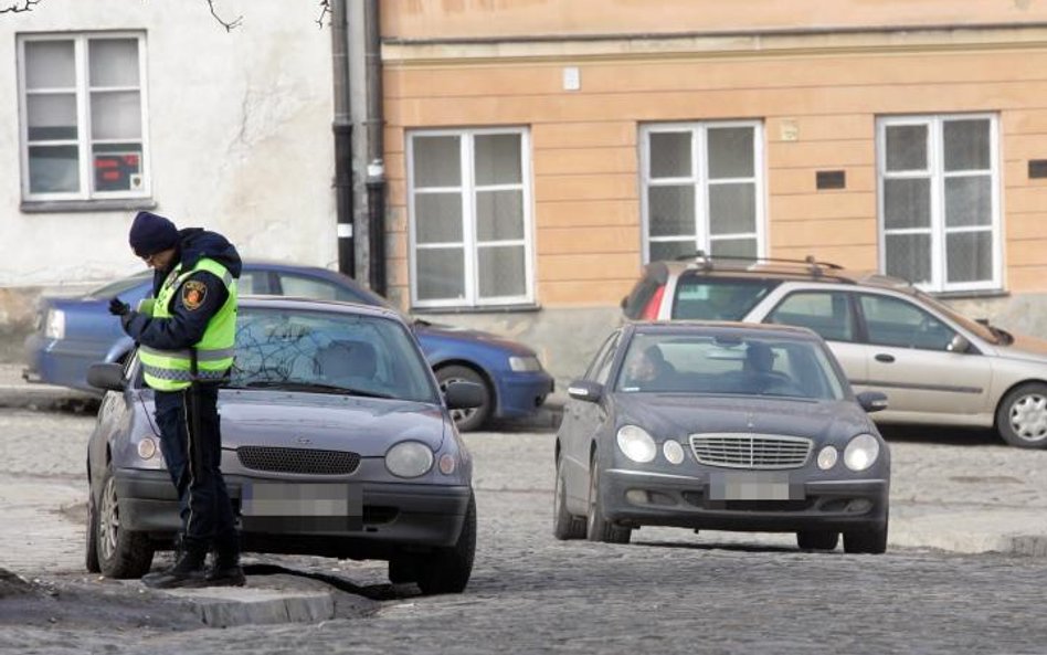 Kto nie wyda kierowcy, ten zapłaci grzywnę