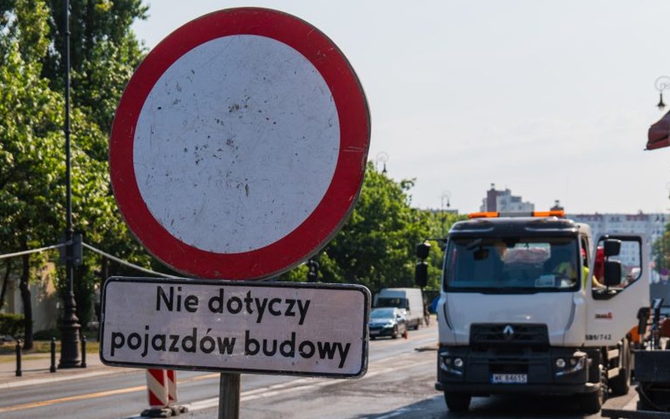 Ulica Rozbrat zostanie całkowicie zamknięta na odcinku pomiędzy ulicą Szarą a wjazdem na parking szp