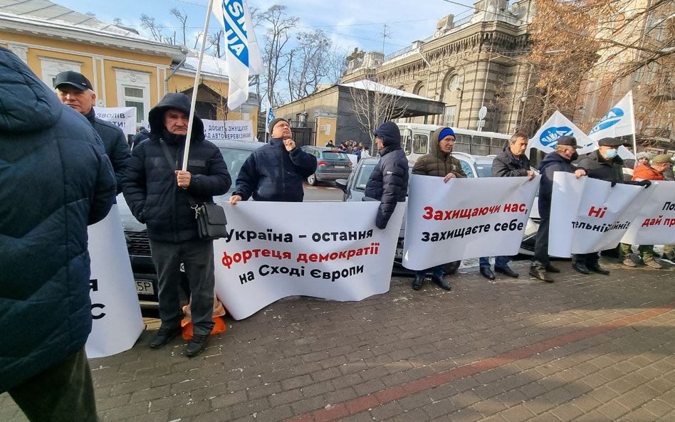 Dla Ukrainy pozostawić limity zezwoleń, dokąd nie poprawi się infrastruktura