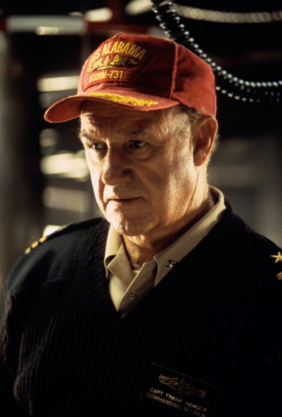 Gene Hackman jako kpt. Frank Ramsey w filmie „Karmazynowy przypływ” (1995)