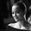 Marion Cotillard na Festiwalu Filmowym w Cannes - czarno-białe zdjęcie