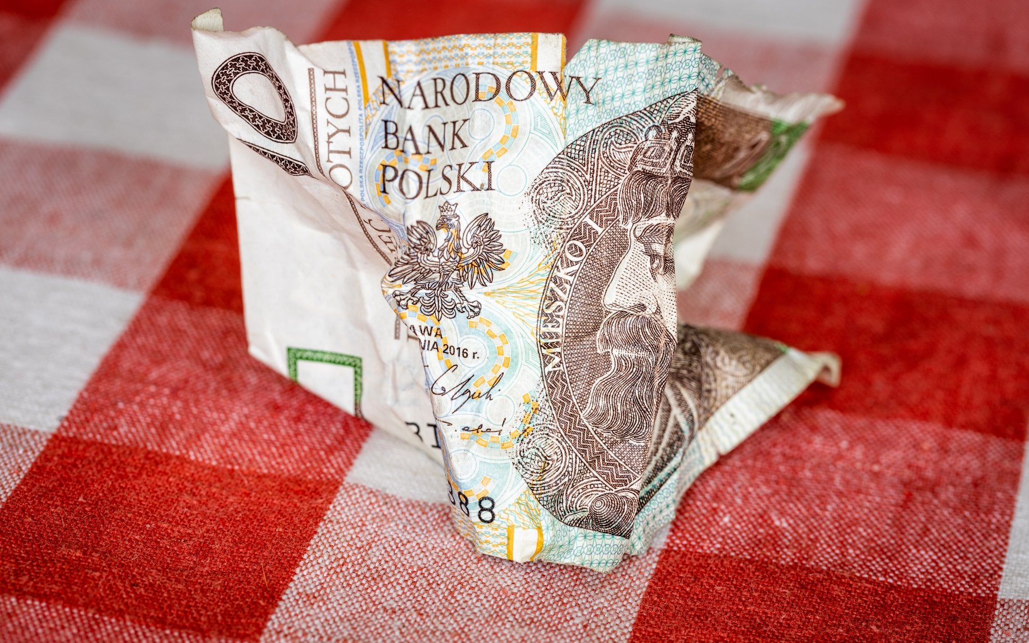 Takimi banknotami nie zapłacisz w sklepie. Wyjaśniamy, jak odzyskać pieniądze
