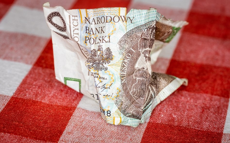 Uszkodzone, podarte lub poplamione banknoty można wymienić w banku albo bezpośrednio w centrali NBP