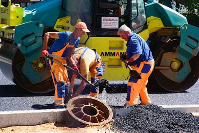 Na początku sierpnia cały remontowany odcinek zostanie całkowicie zamknięty w celu ułożenia nowego a