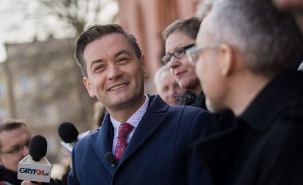 Biedroń: Król nie jest nagi. Ma drogie szaty, siedzi na tronie na Srebrnej