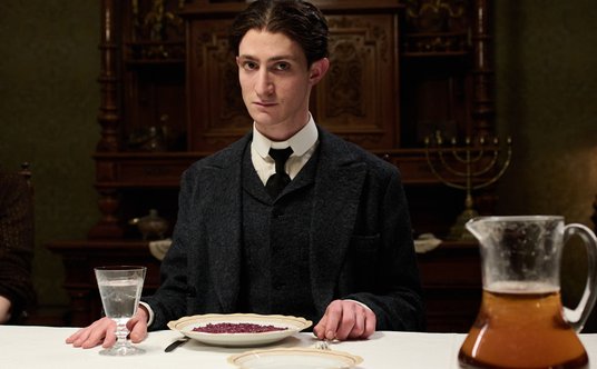 Idan Weiss jako tytułowy bohater filmu „Franz Kafka”