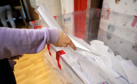 „Martwe dusze” na listach poparcia dwóch kandydatów. PKW odmówiła rejestracji