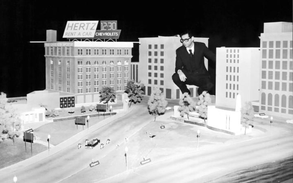 Amerykański prawnik Mark Lane w 1967 r. w programie BBC zaprezentował makietę miejsca zamachu na pre