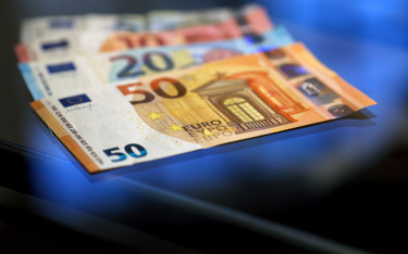 Słabsze euro i dolar znów powyżej 4 zł po wyborach w Unii Europejskiej