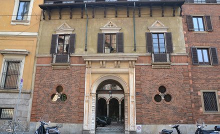 Casa degli Atellani znajduje się przy Corso Magenta w centrum Mediolanu.