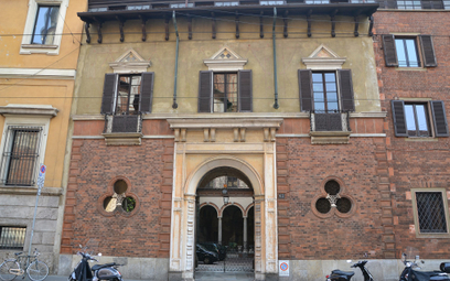 Casa degli Atellani znajduje się przy Corso Magenta w centrum Mediolanu.
