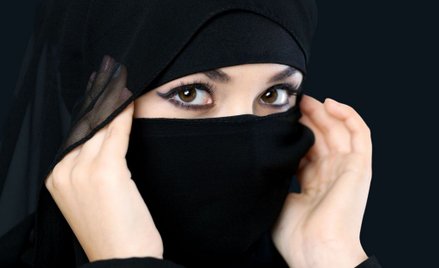 Tunezja: Zakaz noszenia nikabów w urzędach