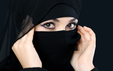 Tunezja: Zakaz noszenia nikabów w urzędach