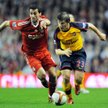 Andriej Arszawin (z prawej) zdobył cztery gole, ale nie uciszył widowni na Anfield Road, która do ko