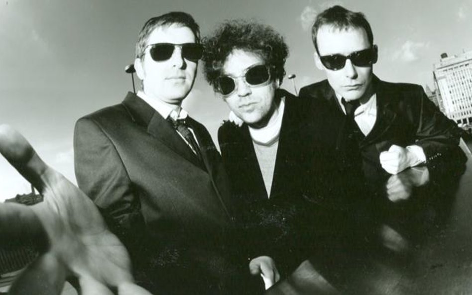 The Jesus And Mary Chain, od lewej: Ben Lurie, William Reid i Jim Reid. Szkocka grupa powstała w 198