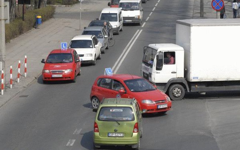 Szkoły jazdy lekceważą prawa swoich klientów