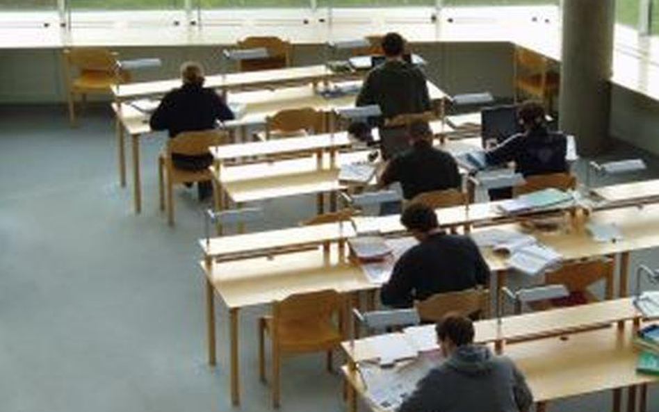 Studiujący nie mają takich samych praw