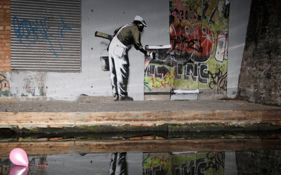 Mimo licznych śledztw, analiz i spekulacji wciąż nie wiemy, kim naprawdę jest Banksy – artysta, któr