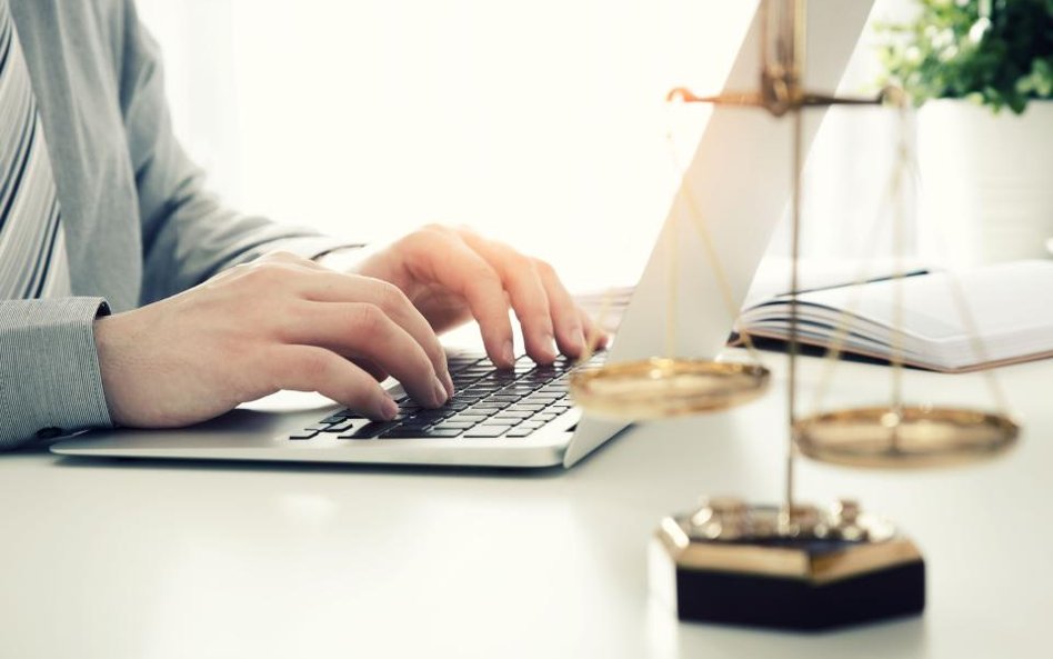 Radcowie prawni: darmowe konto e-mail zazwyczaj nie gwarantuje ochrony tajemnic klienta