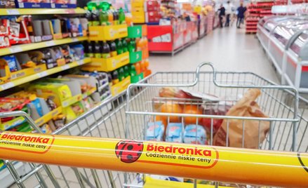 Bakterie salmonella i coli w mięsie z Biedronki. Produkty są wycofywane ze sklepów