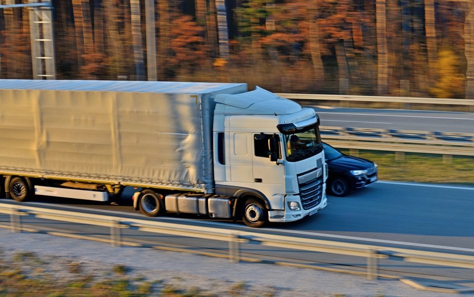 Firmy transportowe toną w długach i tną inwestycje