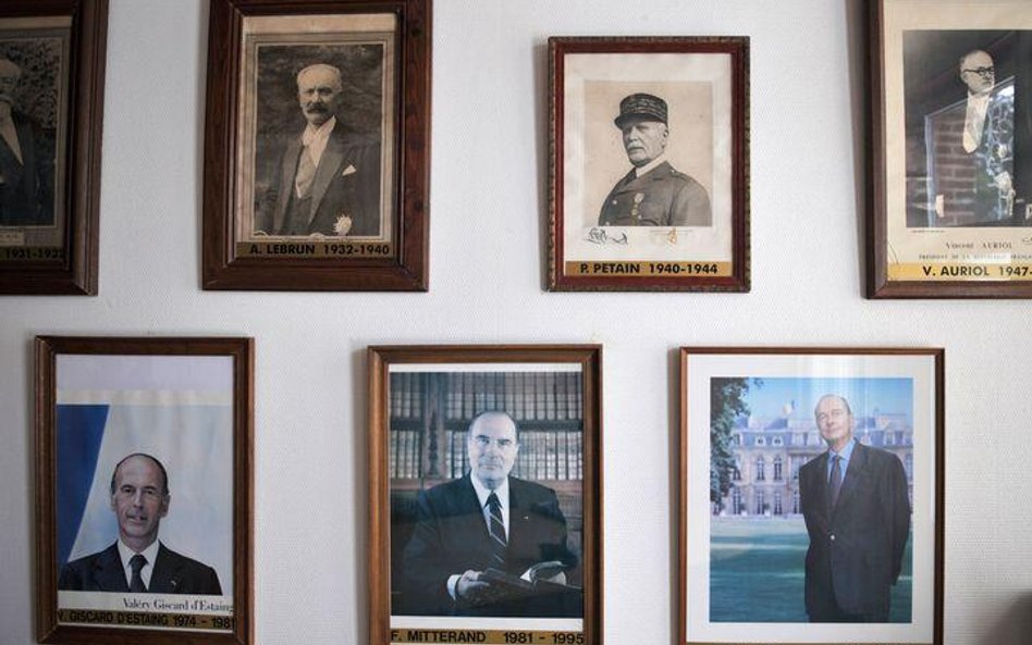 Francja - portret marszałka Pétaina musi zniknąć