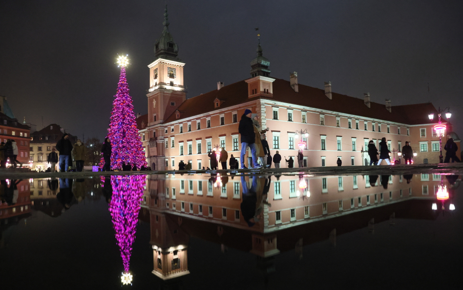 Bożonarodzeniowa choinka na placu Zamkowym w Warszawie