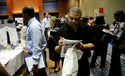 W USA powstaje więcej miejsc pracy, ale bezrobocie przyśpiesza