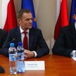 Premier Donald Tusk między ministrami Jackiem Rostowskim i Władysławem Kosiniakiem-Kamyszem