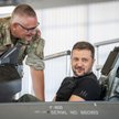 Wołodymyr Zełenski w kabinie F-16, którym Ukraińcy nie będą mogli zaatakować Rosji