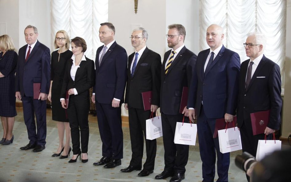 Rekonstrukcja rządu PiS - komentuje Tomasz Pietryga: Młody rząd w starych bukłakach