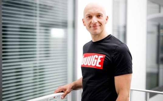 Anton Gauffin jest przewodniczącym rady dyrektorów oraz dyrektorem wykonawczym studia Huuuge. System