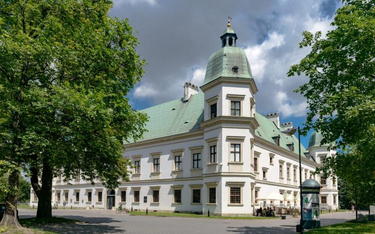 Zamek Ujazdowski odbudowany dla sztuki dawnej, służy sztuce współczesnej