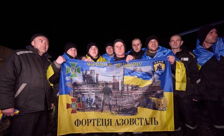 Wród wymienionych jeńców jest 82 obrońców Azowstalu