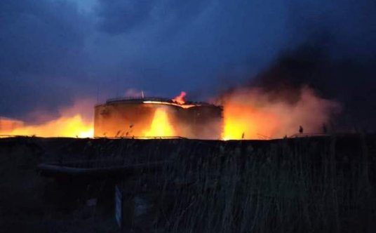 Płonący skład paliw w Lisiczańsku