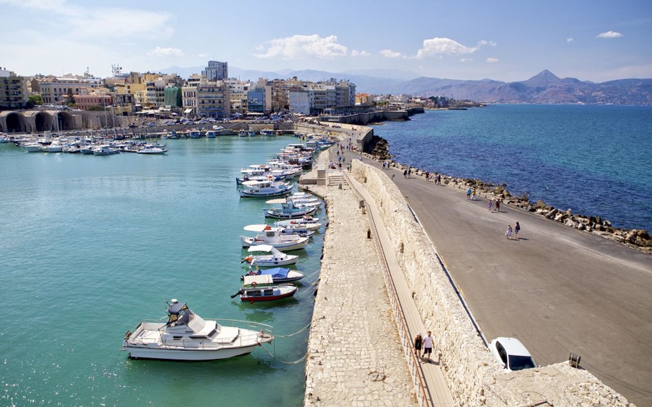 W sezonie letnim 2026 LOT będzie latał do stolicy Krety Heraklionu