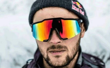 Andrzej Bargiel zdobył dziewiczy szczyt. I zjechał z niego na nartach