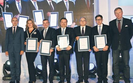 Minister sprawiedliwości Borys Budka (od lewej) oraz laureaci naszej kategorii transakcyjnej: Agnies