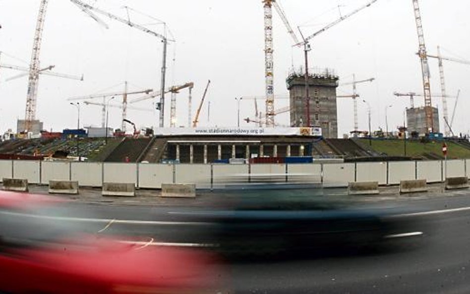 Budowa stadionu tętni życiem. Czy pracownicy sparaliżują ją strajkami?