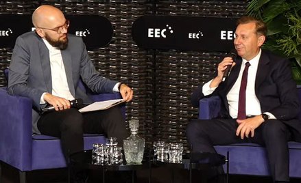 Rafał Komarewicz udziela wywiadu na EKG